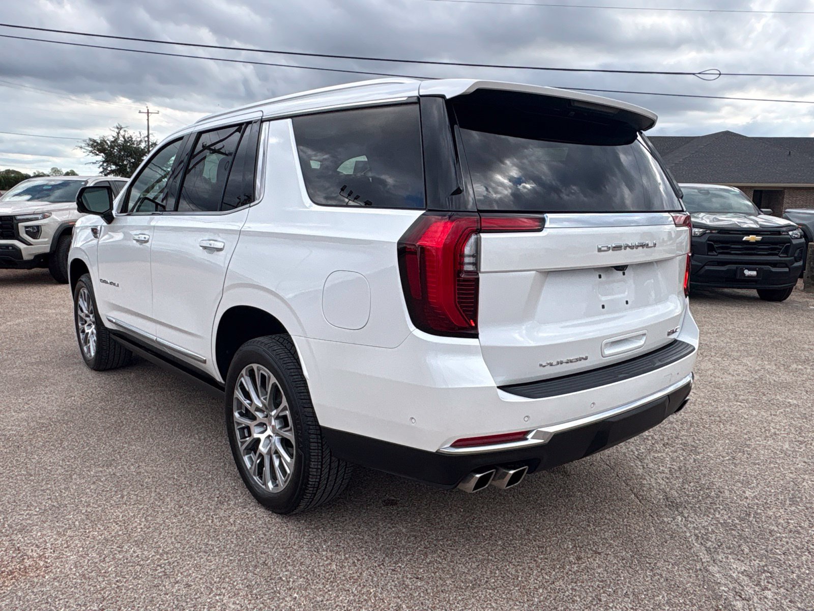 Used 2025 GMC Yukon Denali w/ Sun & Power Step Package AWD/4WD image 4