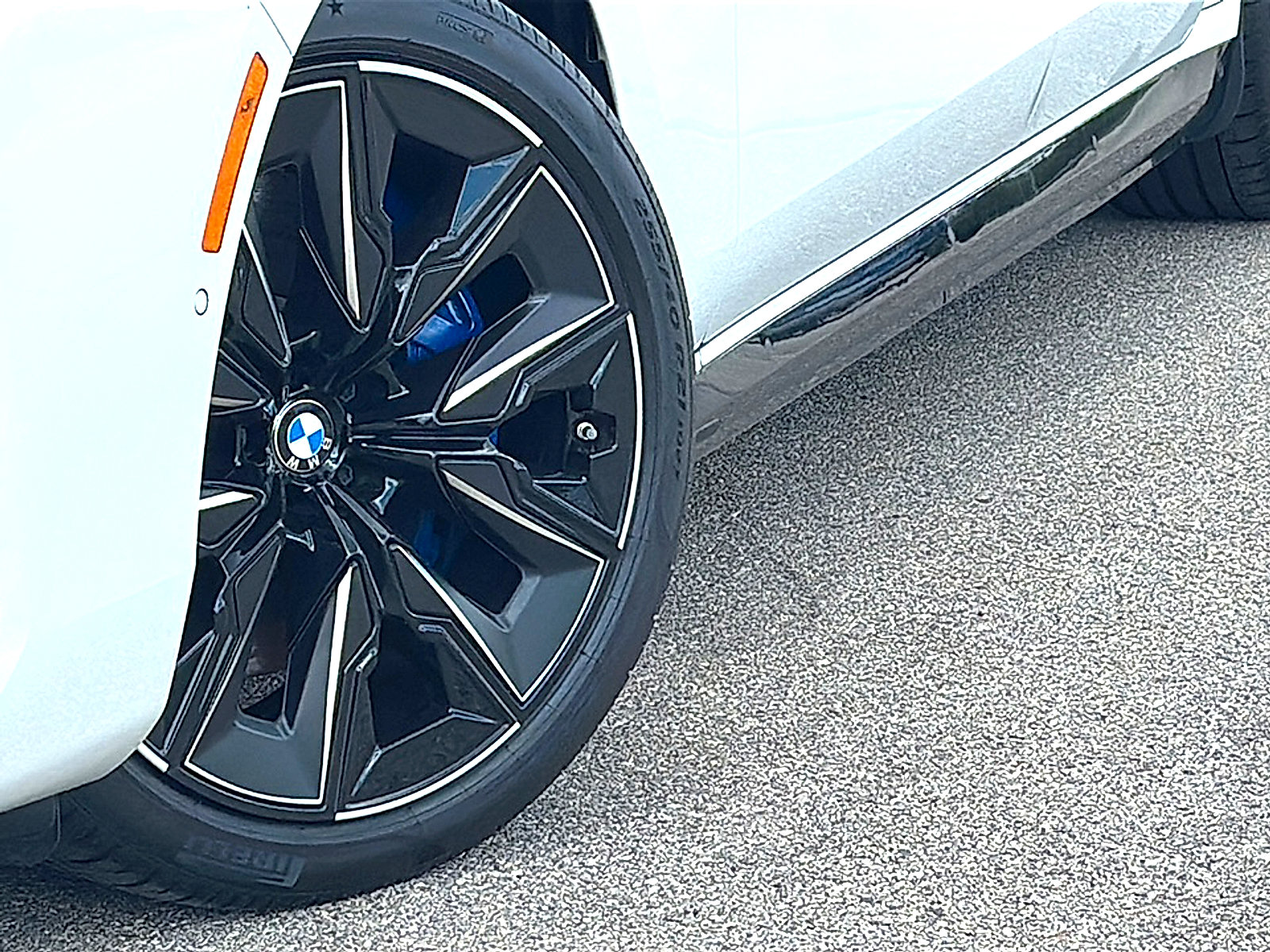 New 2024 BMW i7 xDrive60 w/ Executive Package AWD/4WD image 3