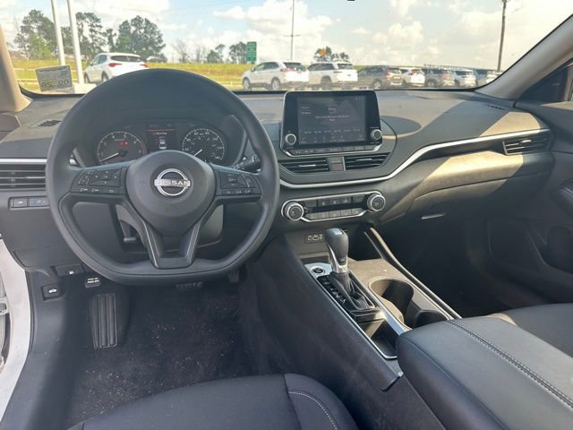 Used 2025 Nissan Altima 2.5 S FWD image 8