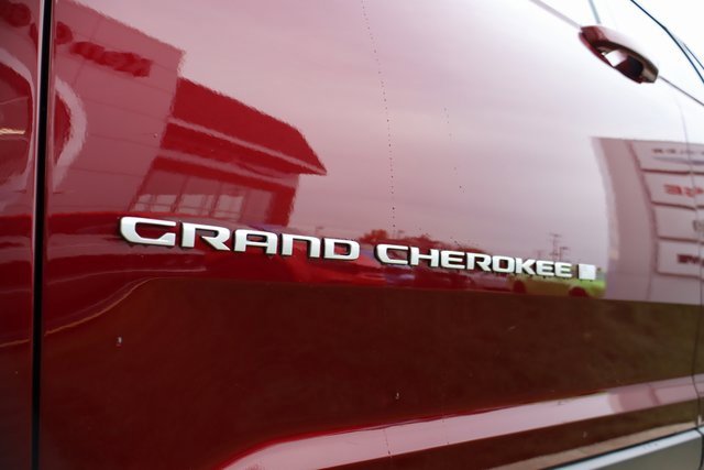 New 2025 Jeep Grand Cherokee Limited image 8