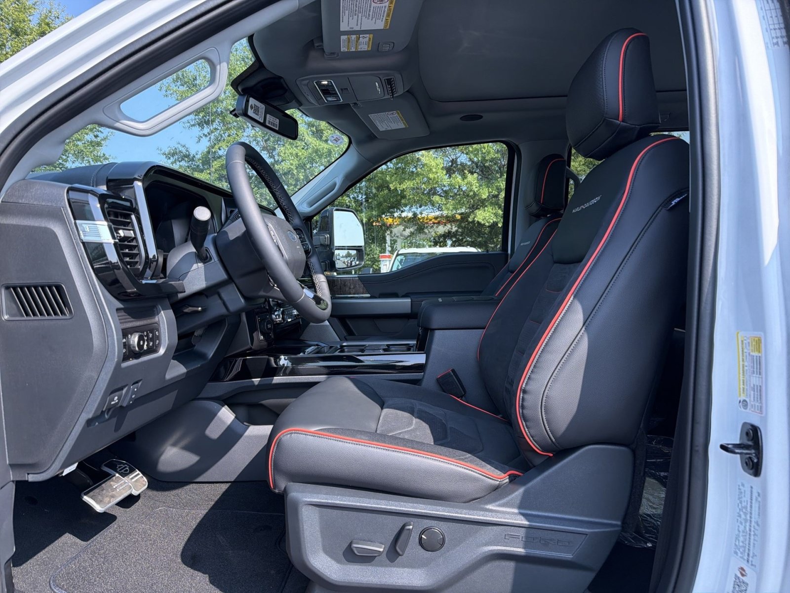 New 2026 Ford F250 Lariat w/ Black Appearance Package AWD/4WD image 24