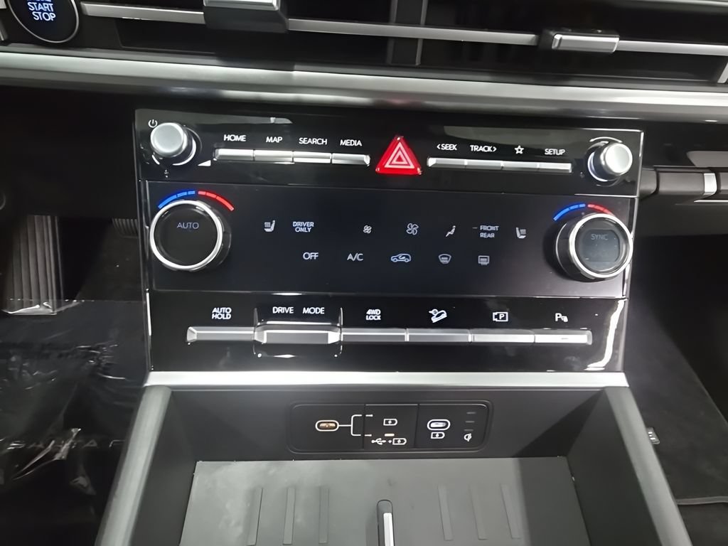 Used 2025 Hyundai Santa Fe SEL AWD/4WD image 29