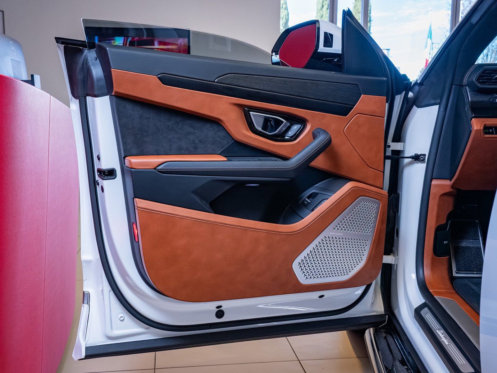 Used 2022 Lamborghini Urus image 8