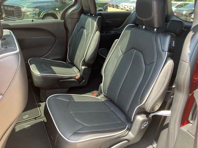 New 2027 Chrysler Pacifica Limited AWD/4WD image 22