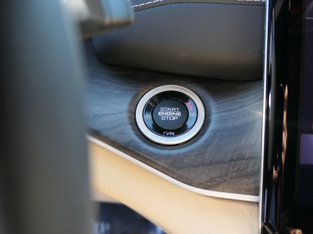 Used 2022 Jeep Grand Cherokee Limited 4xe w/ Luxury Tech Group II image 14