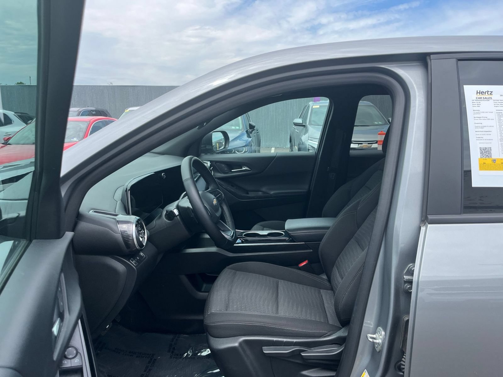Used 2025 Chevrolet Equinox LT FWD image 27