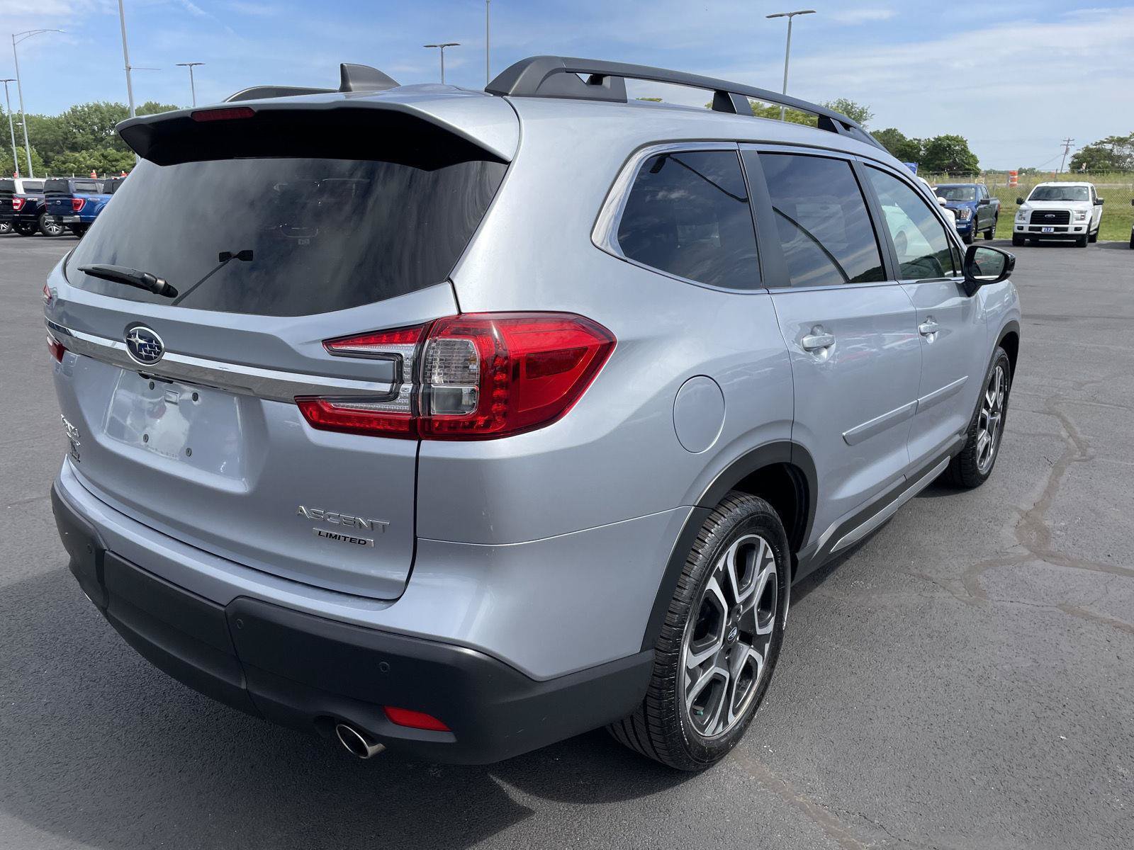 Used 2024 Subaru Ascent Limited AWD/4WD image 6