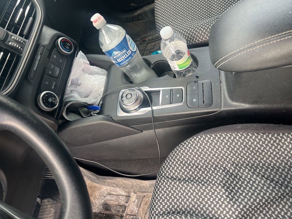 Used 2021 Ford Escape SE image 12