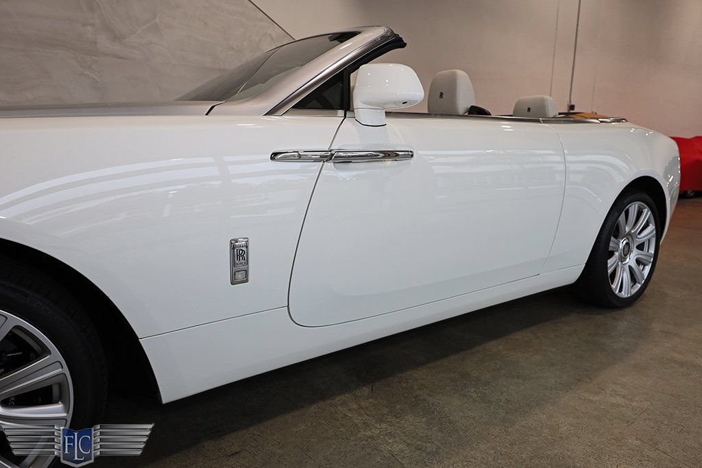 Used 2017 Rolls-Royce Dawn RWD image 9