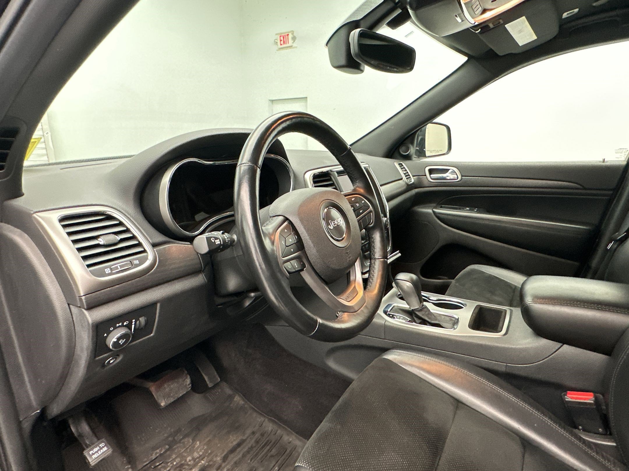 Used 2018 Jeep Grand Cherokee Altitude image 4