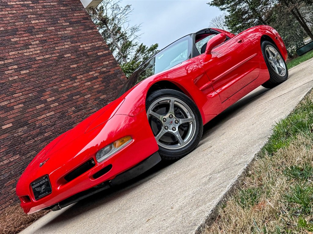 Used 2004 Chevrolet Corvette Coupe w/ Roof Package image 11