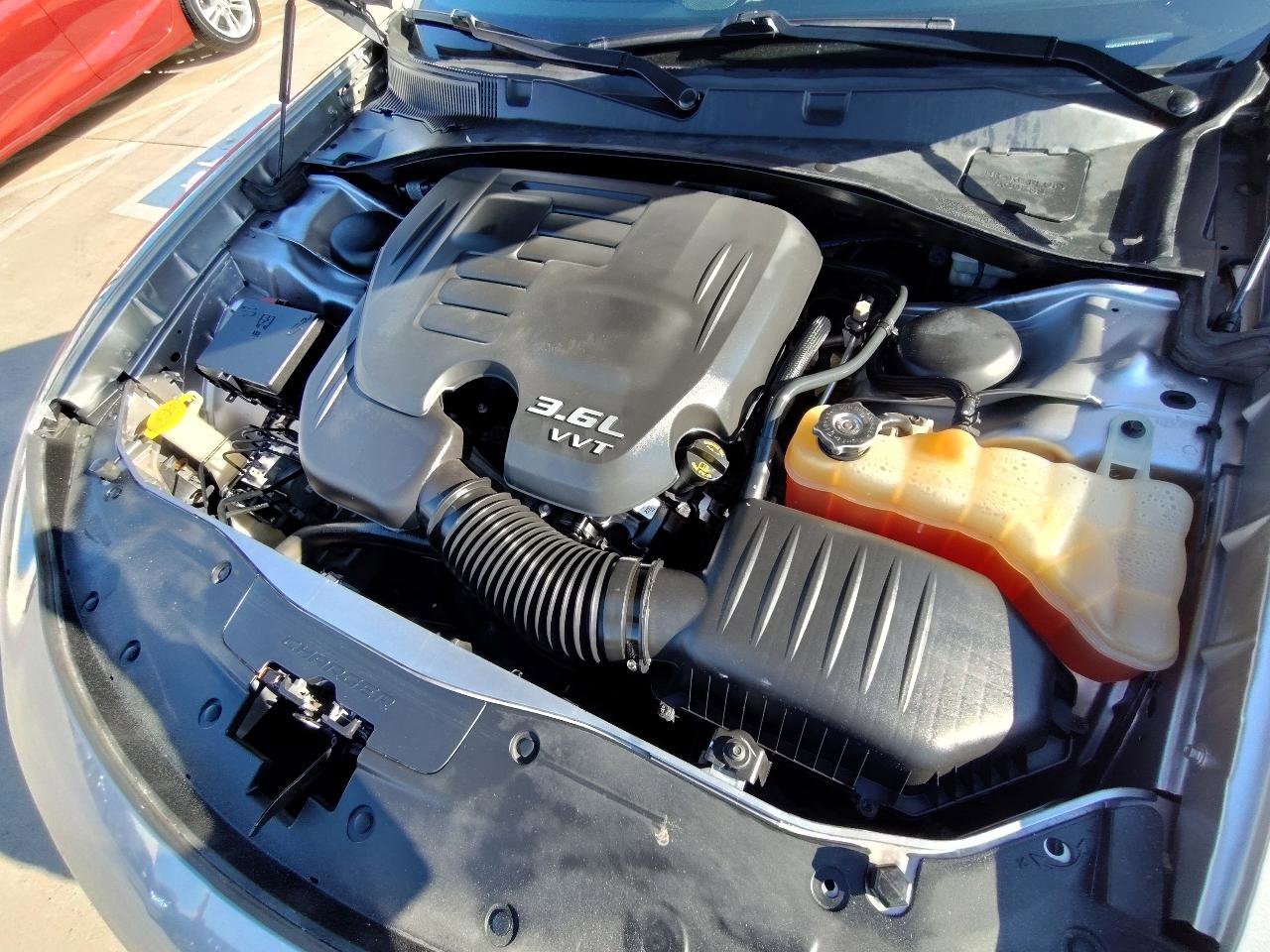 Used 2015 Dodge Charger SXT RWD image 12