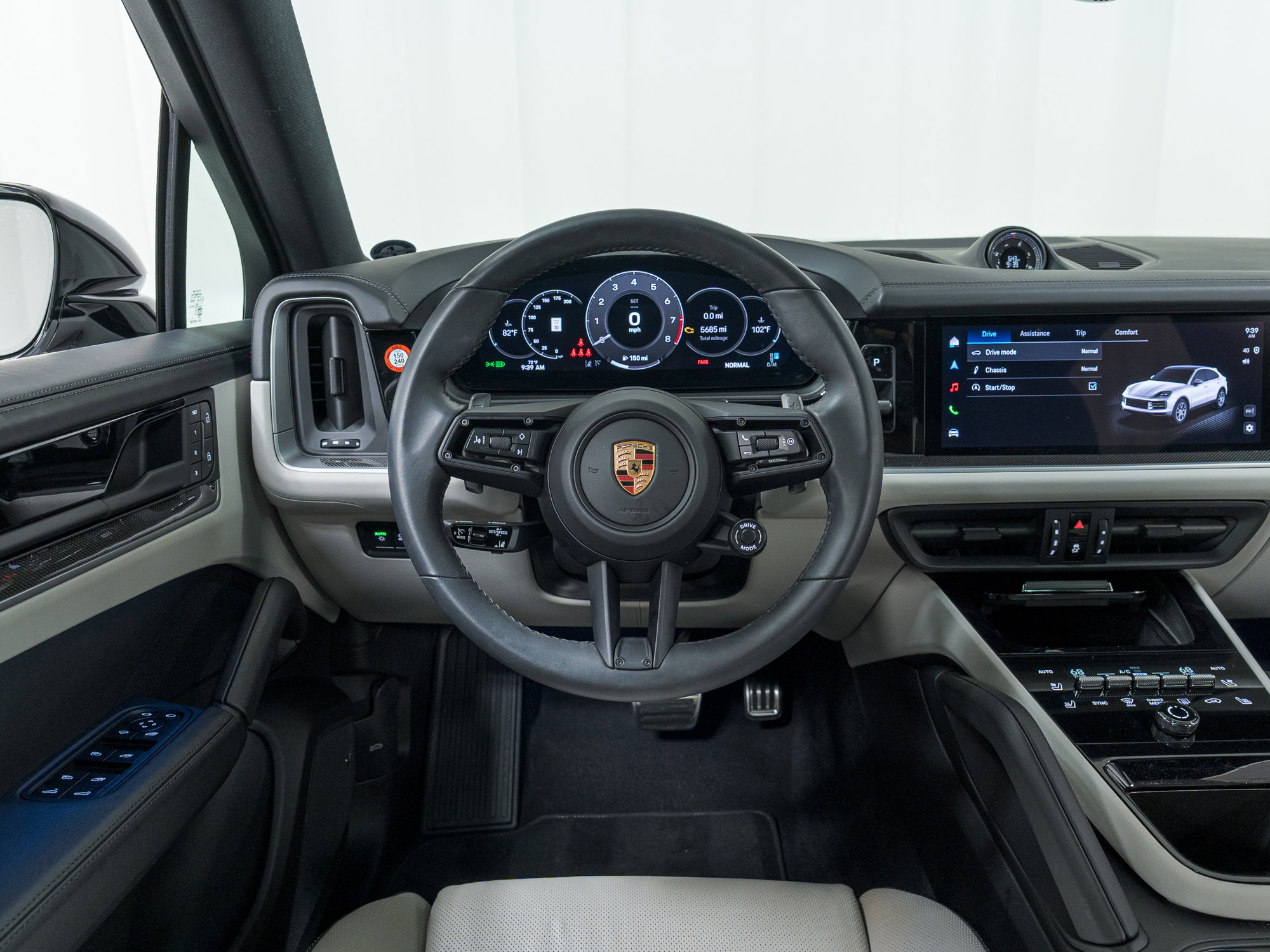 Used 2025 Porsche Cayenne S image 20