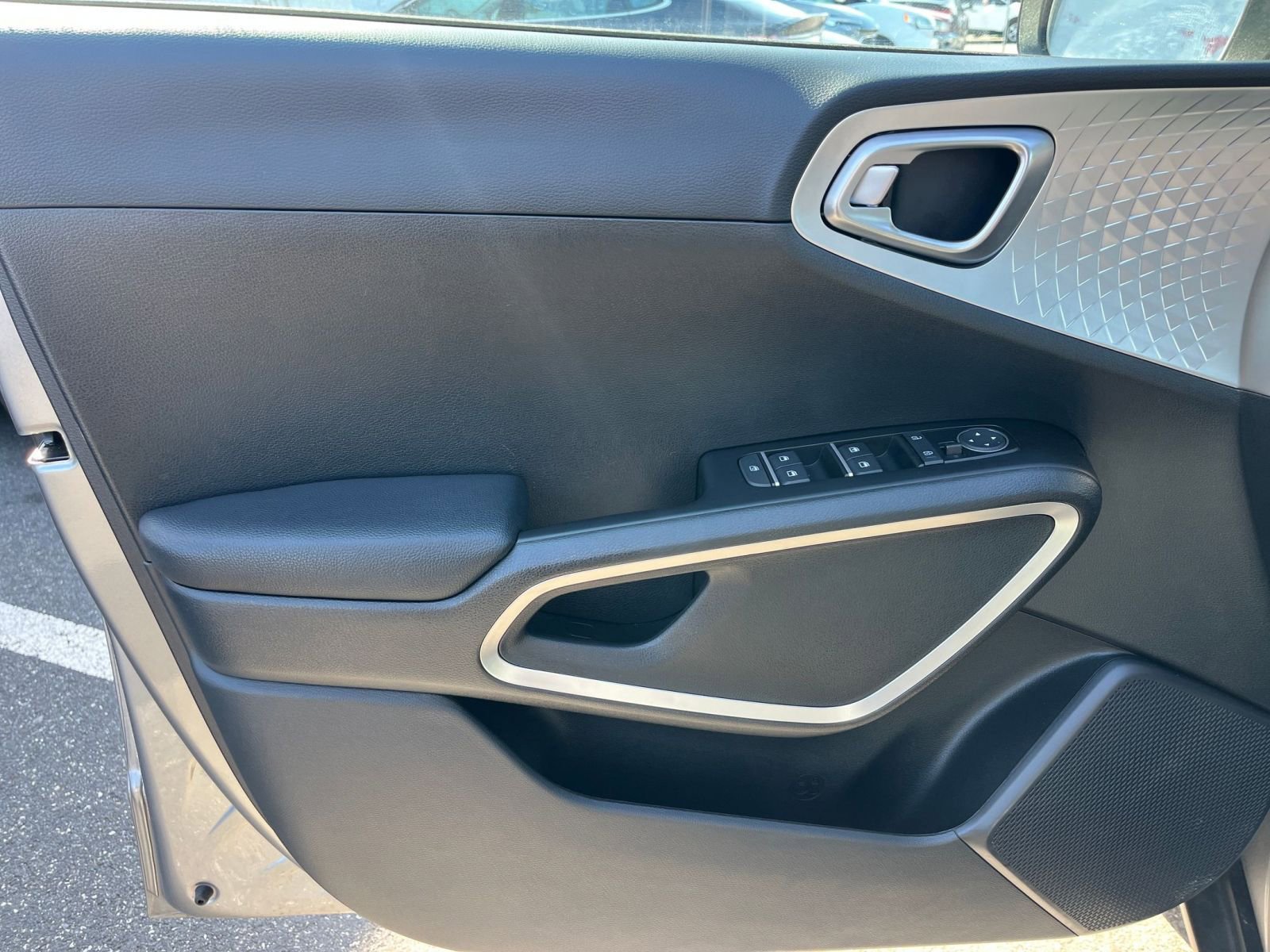 Used 2025 Kia Soul LX w/ LX Technology Package FWD image 18