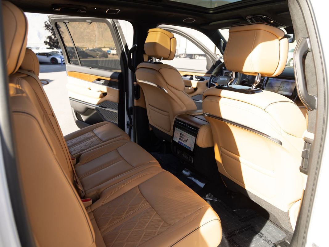 Used 2023 Jeep Grand Wagoneer Series III AWD/4WD image 33