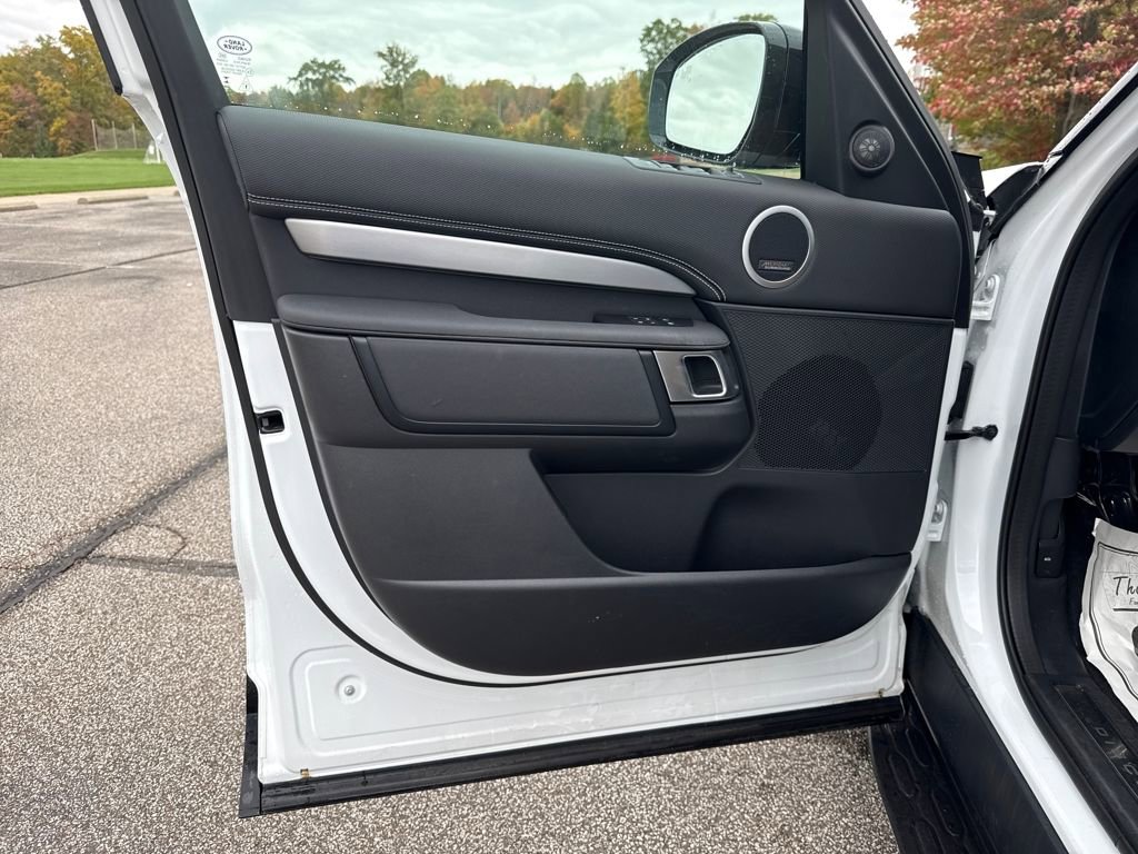 New 2025 Land Rover Discovery Dynamic SE image 10