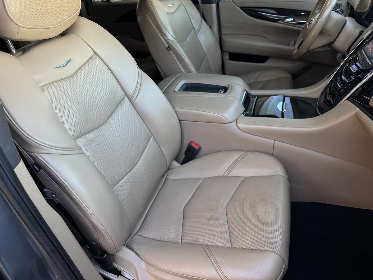 Used 2020 Cadillac Escalade ESV Platinum w/ Escalade Sport Edition image 25