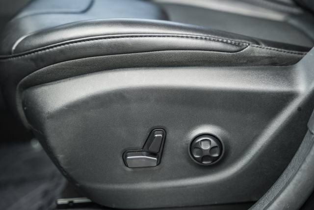 Used 2019 Jeep Cherokee Latitude Plus FWD image 33