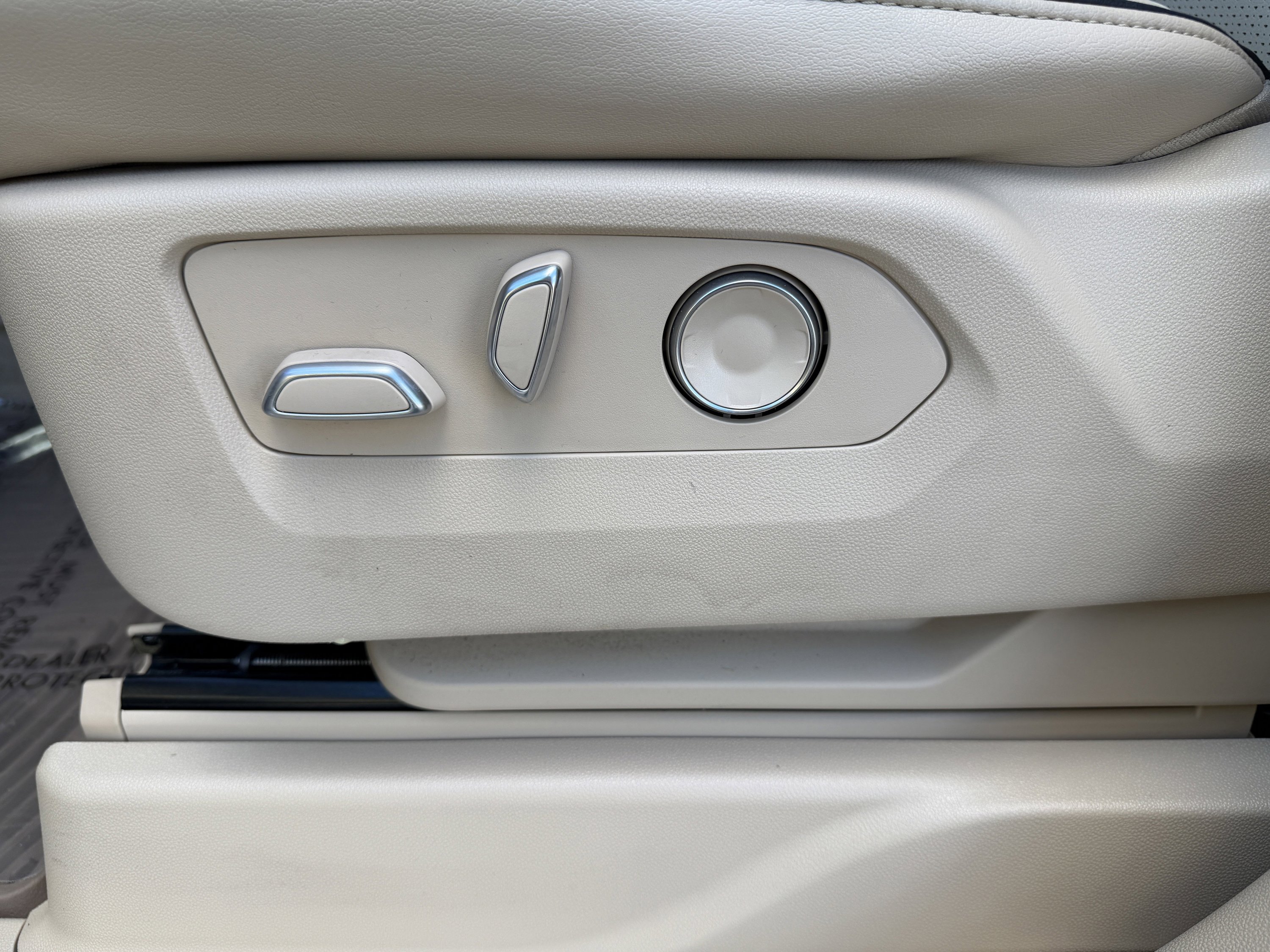 Used 2021 Cadillac Escalade ESV Premium Luxury w/ LPO, Illumination Package image 30