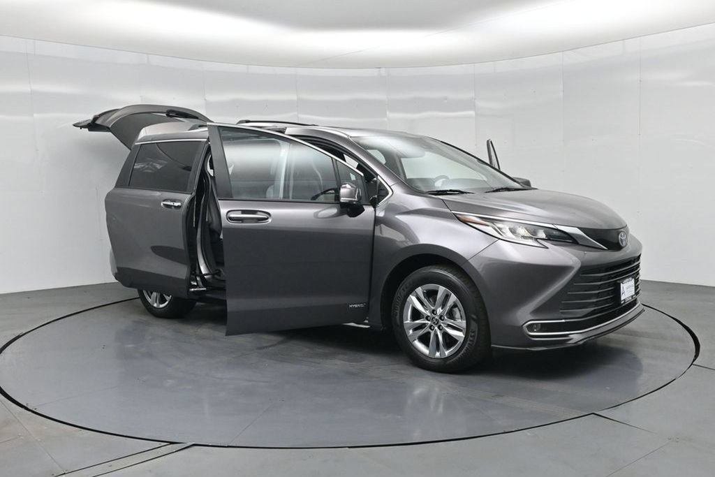 Used 2021 Toyota Sienna Limited FWD image 37