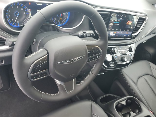 New 2026 Chrysler Pacifica Select FWD image 18