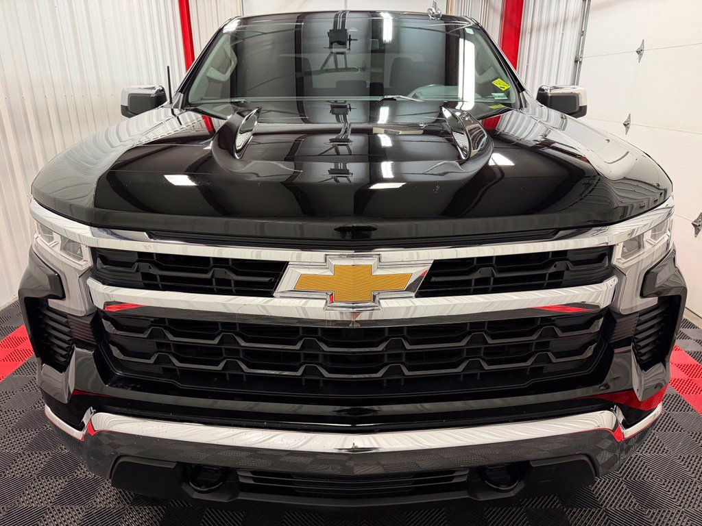 Used 2024 Chevrolet Silverado 1500 LT AWD/4WD image 7
