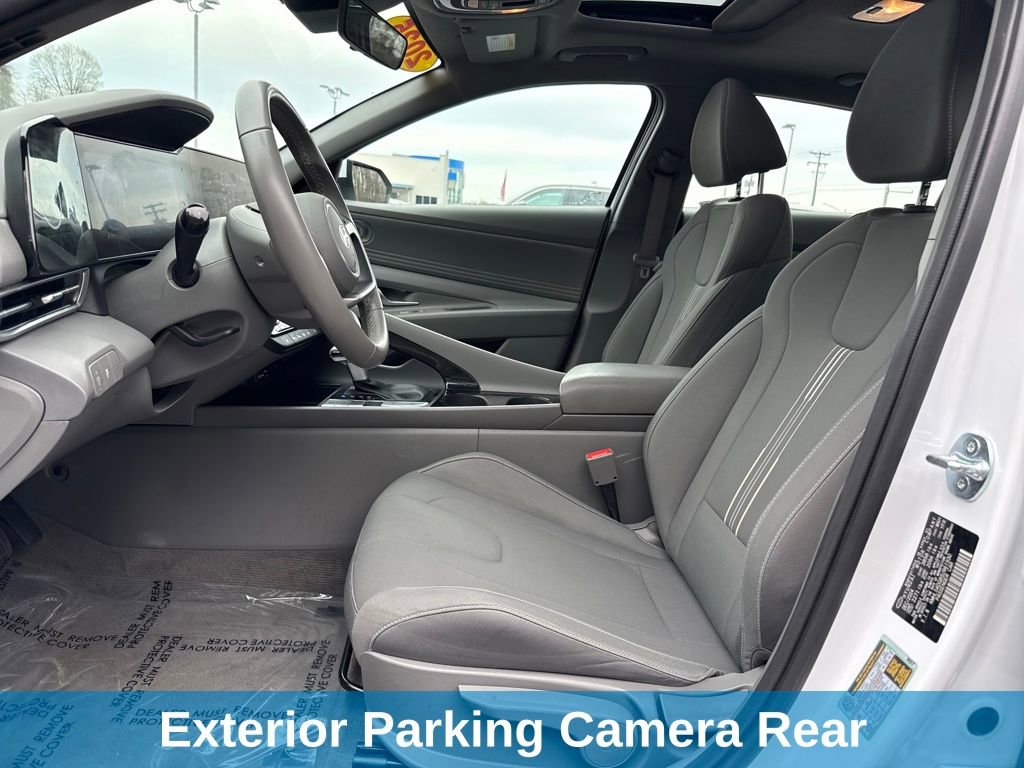 Used 2025 Hyundai Elantra SEL image 12