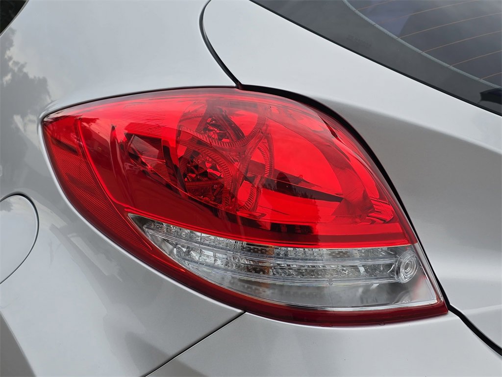 Used 2017 Hyundai Veloster Value Edition image 29