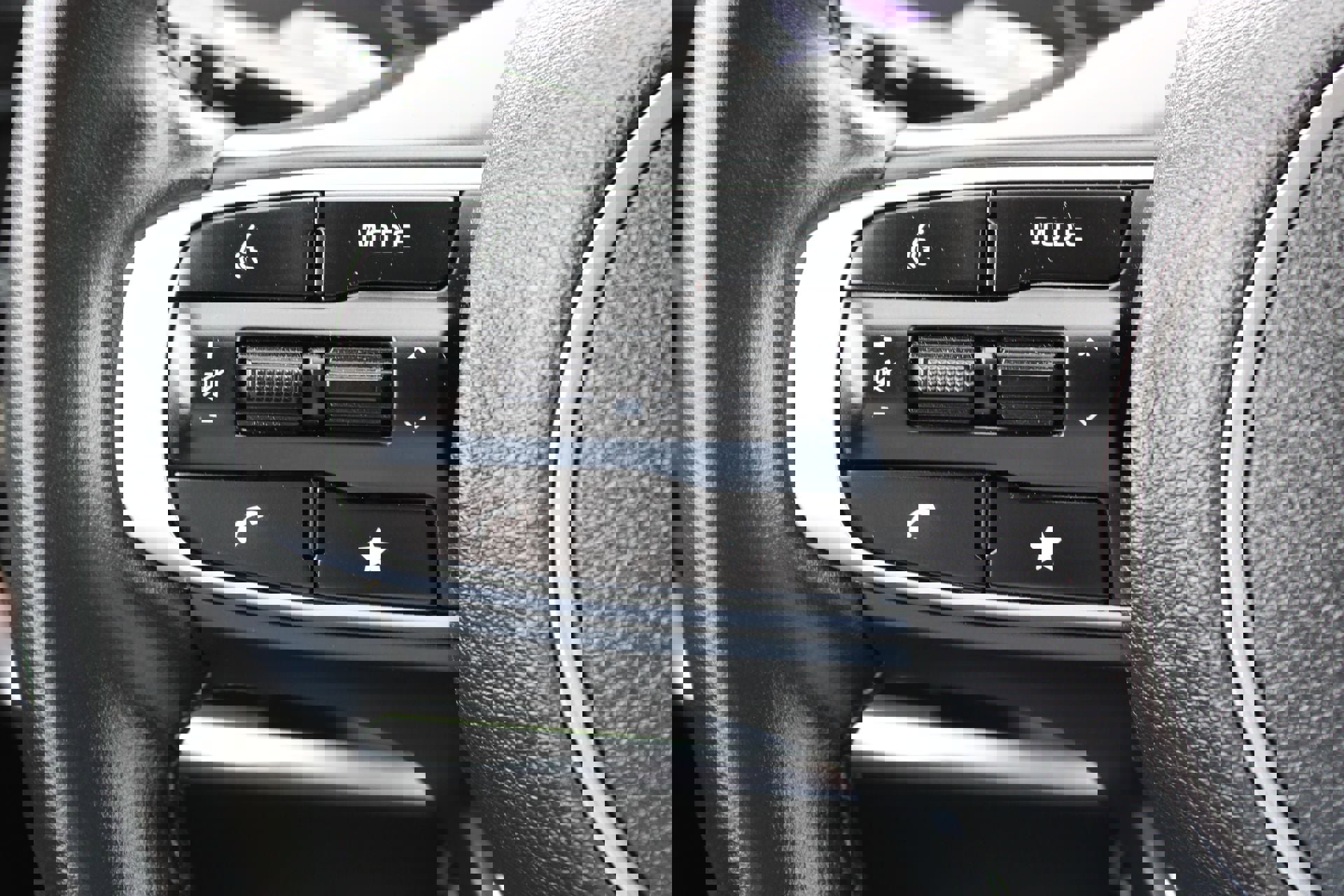 Used 2025 Kia Sportage EX w/ Premium Package image 29