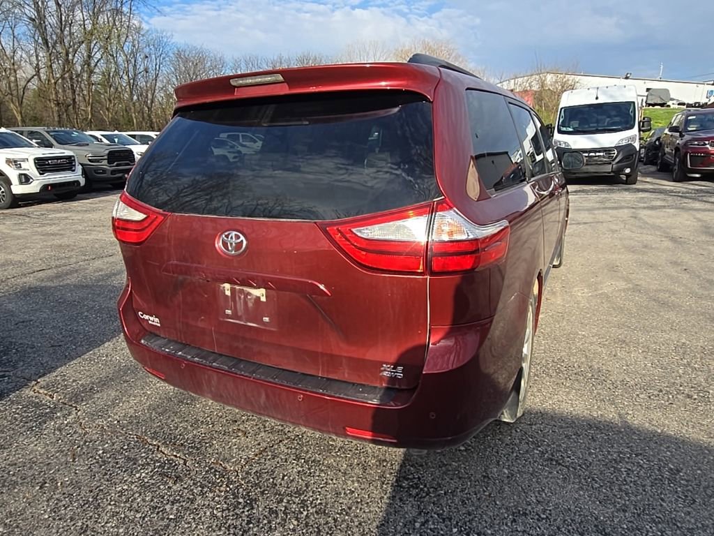 Used 2017 Toyota Sienna XLE image 7