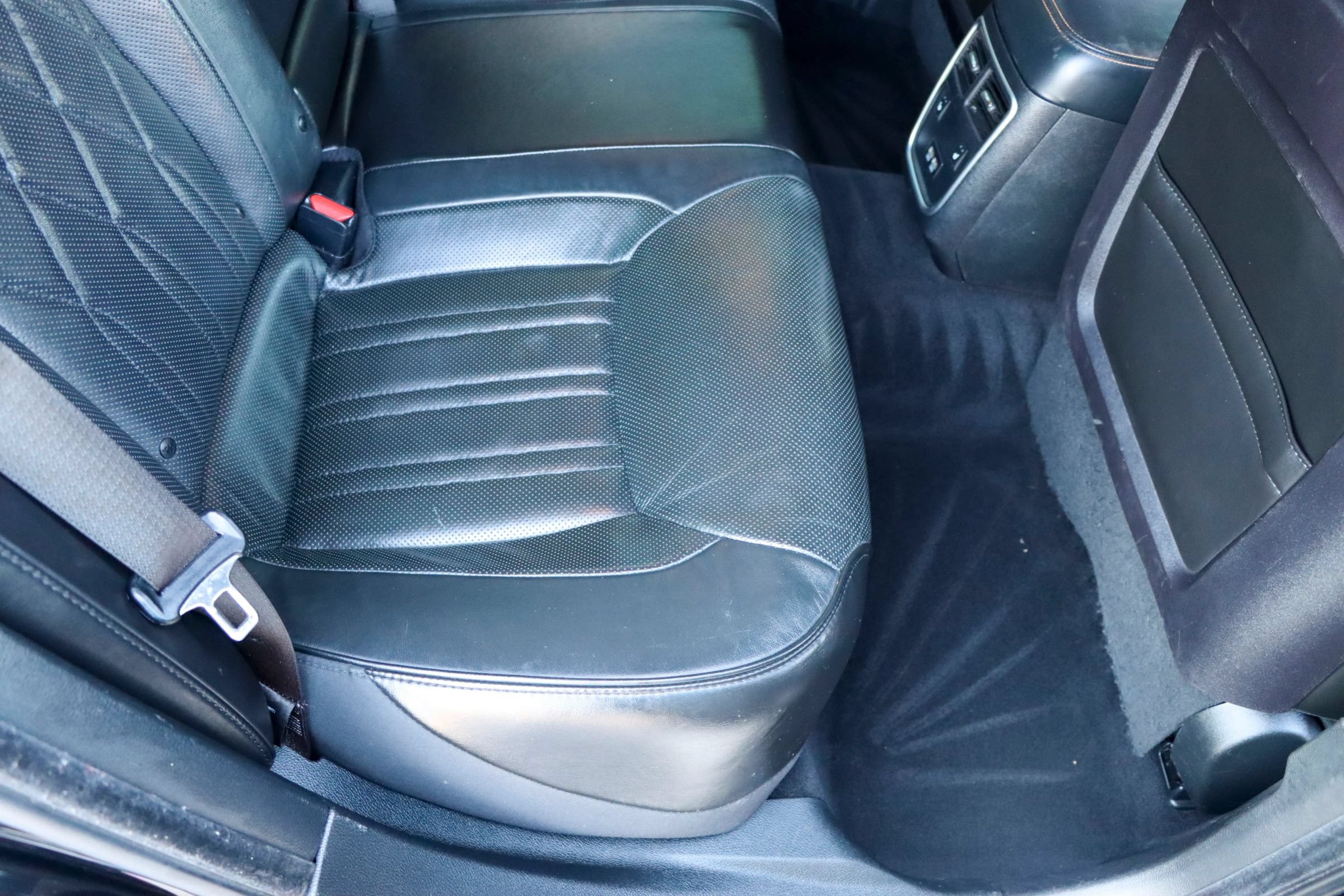 Used 2019 Chrysler 300 C RWD image 19