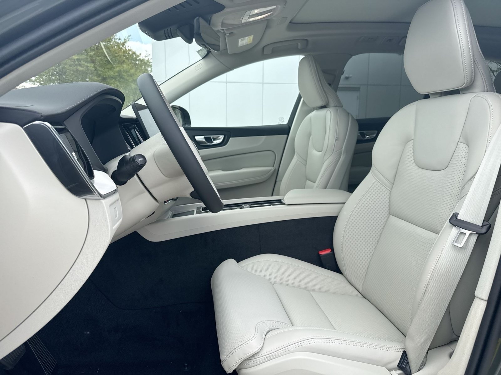 New 2026 Volvo XC60 B5 Ultra w/ Protection Package Premier AWD/4WD image 13