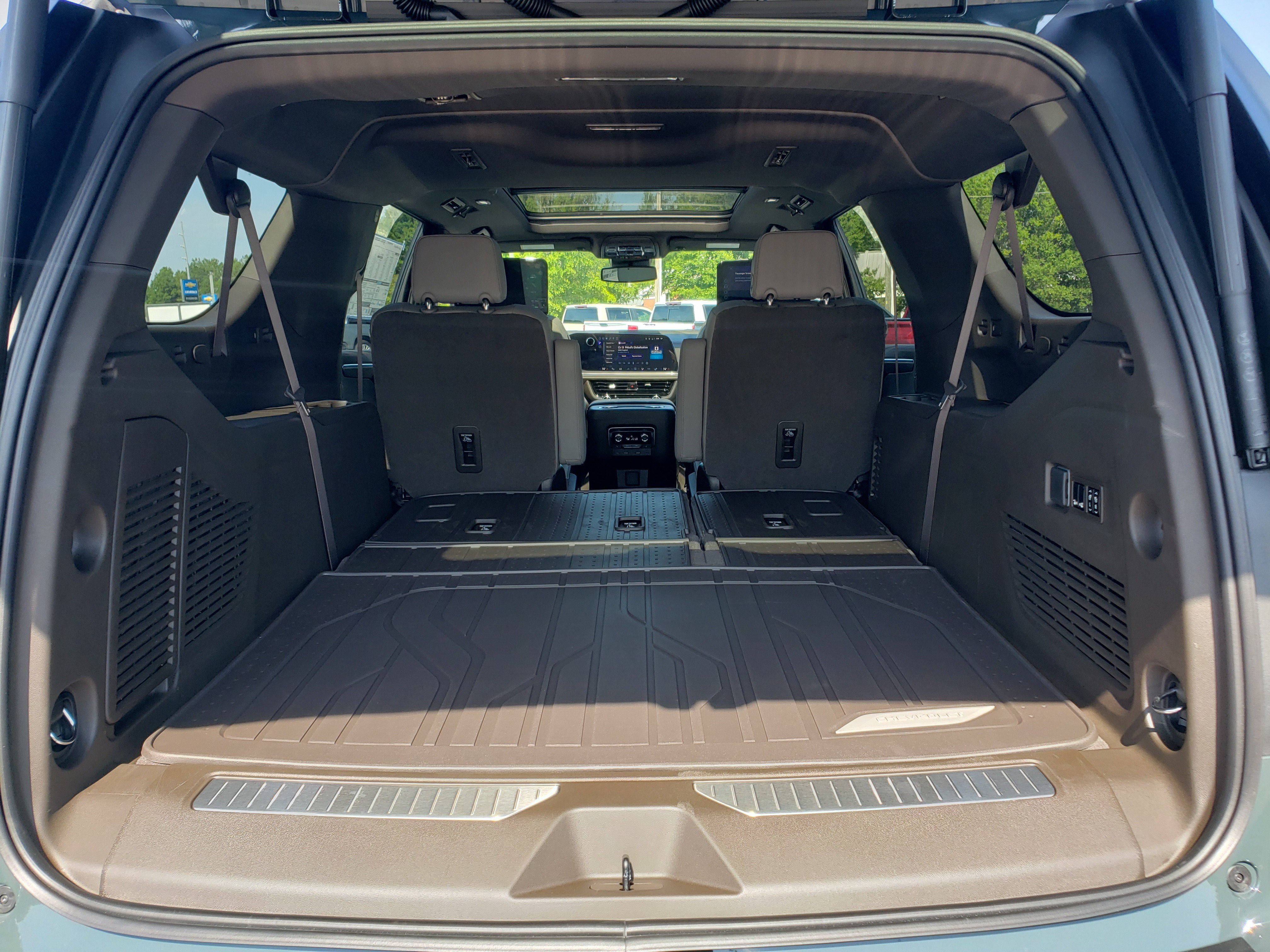 New 2026 Chevrolet Suburban Z71 w/ Z71 Off-Road Package AWD/4WD image 12