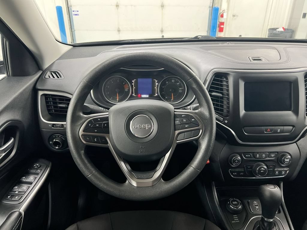 Used 2021 Jeep Cherokee Latitude AWD/4WD image 11