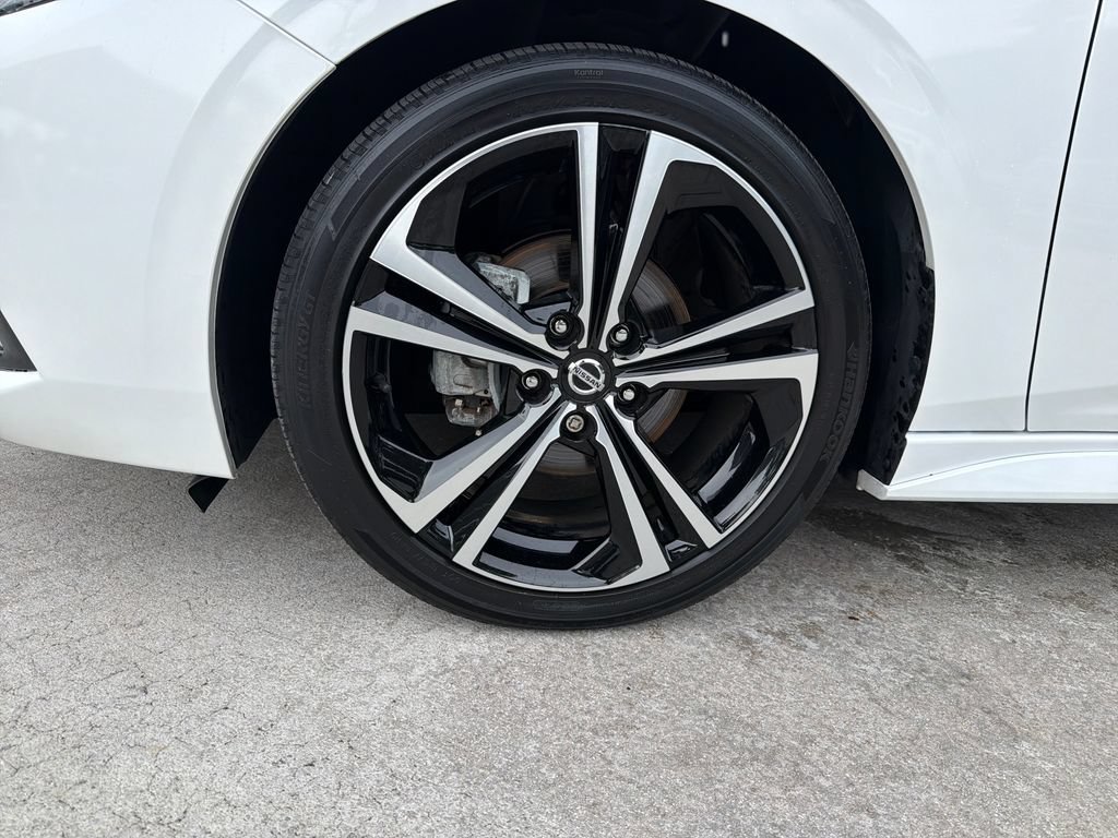 Used 2023 Nissan Sentra SR w/ Trunk Package FWD image 12