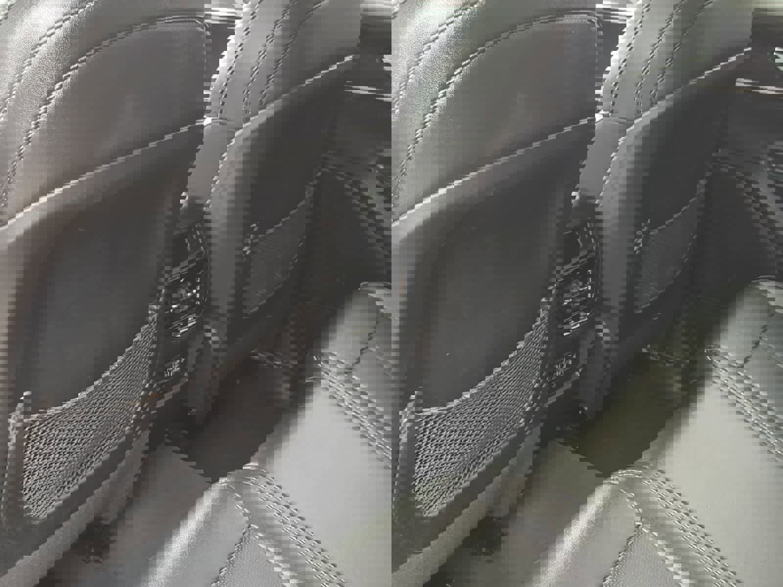 Used 2023 Jeep Grand Cherokee Limited w/ Luxury Tech Group II image 18