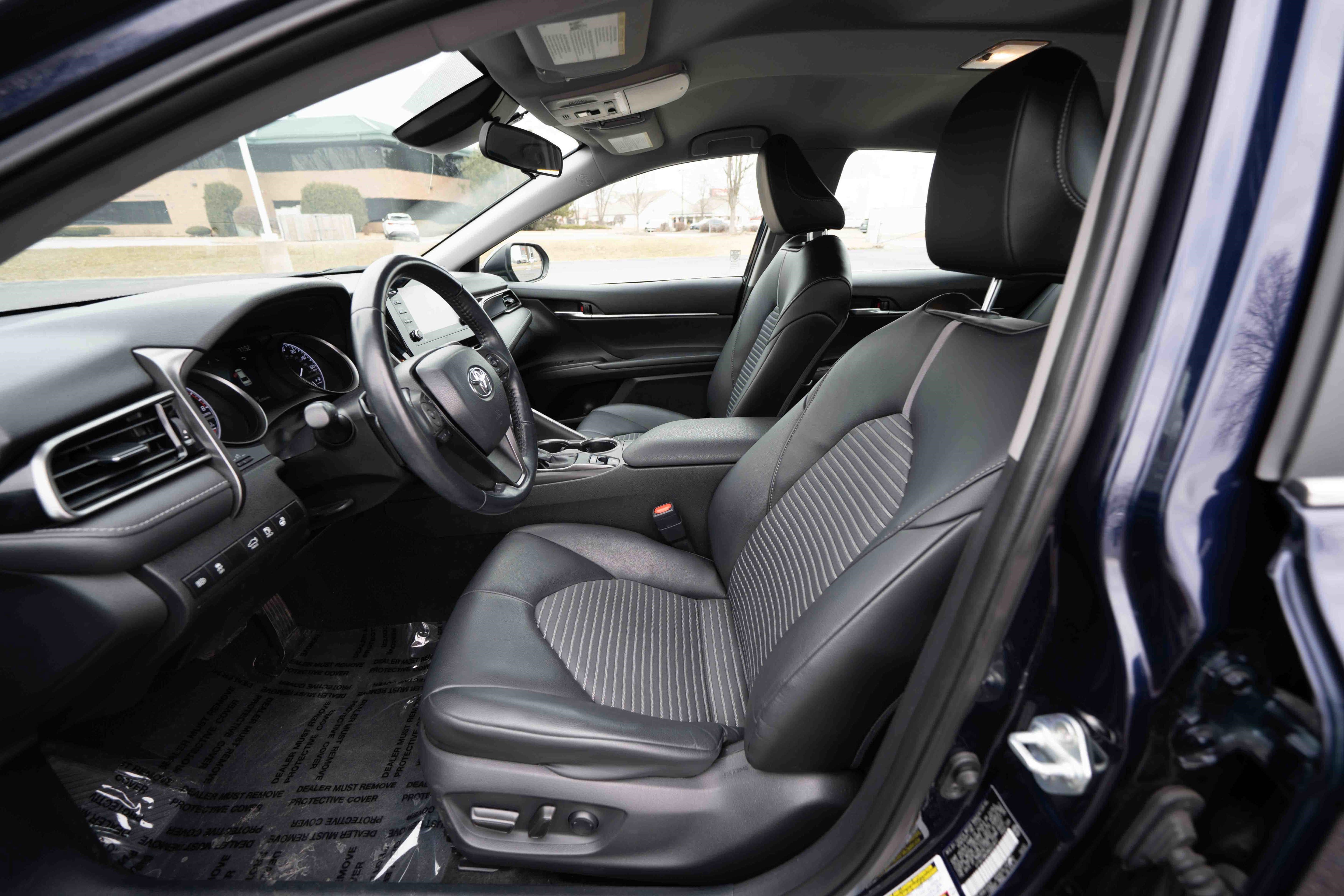 Used 2021 Toyota Camry SE w/ Cold Weather Package image 9