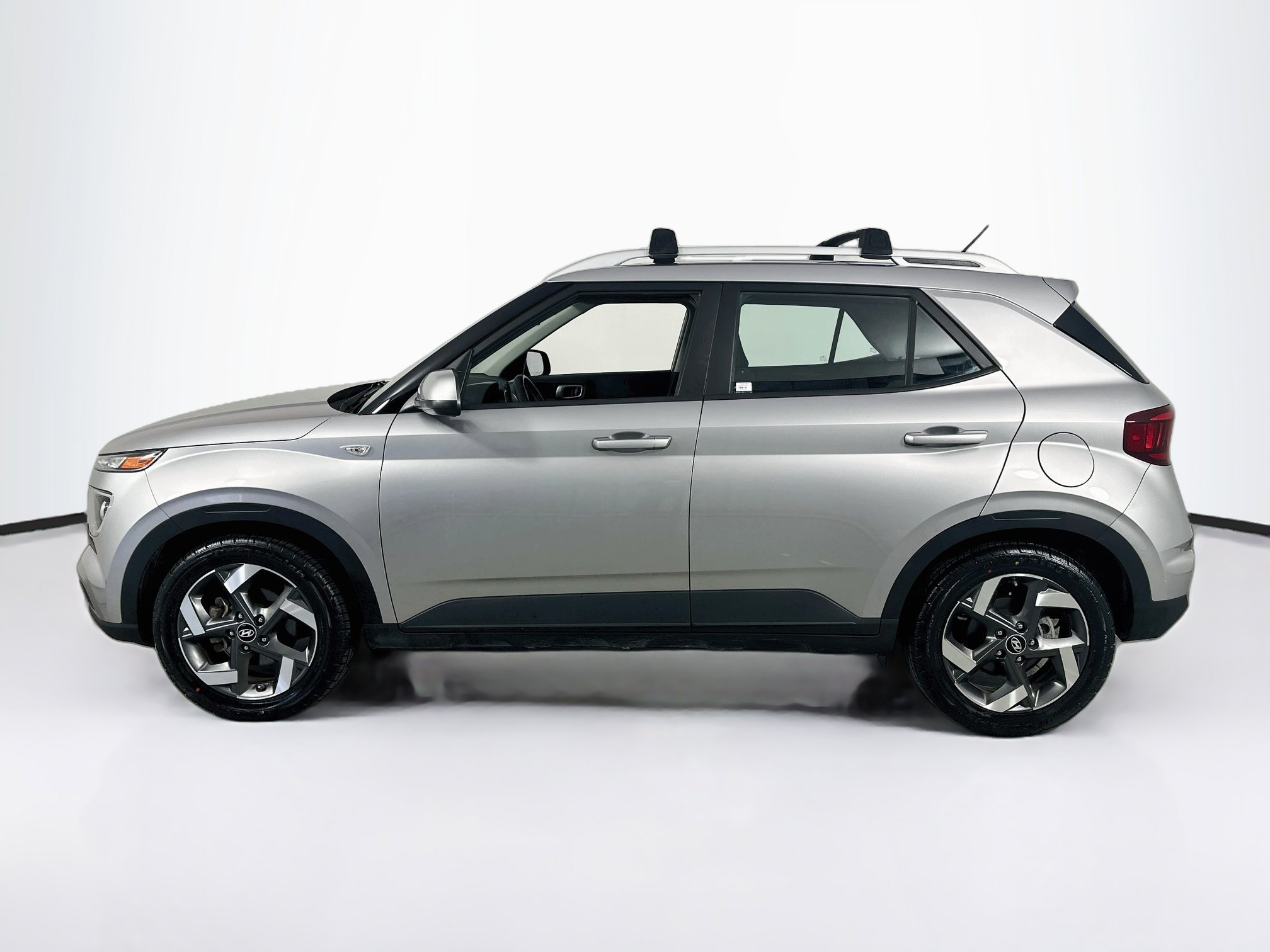 Used 2023 Hyundai Venue SEL FWD image 8