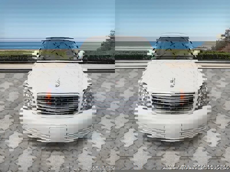 Used 2001 Cadillac De Ville w/ Comfort/Convenience Pkg image 3