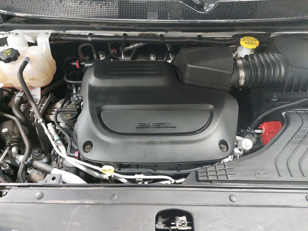 Used 2024 Chrysler Pacifica Touring-L FWD image 30