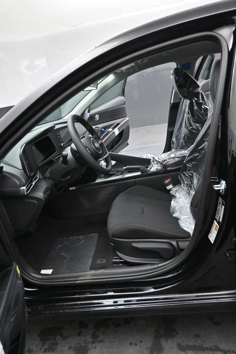 New 2026 Hyundai Elantra SE FWD image 17