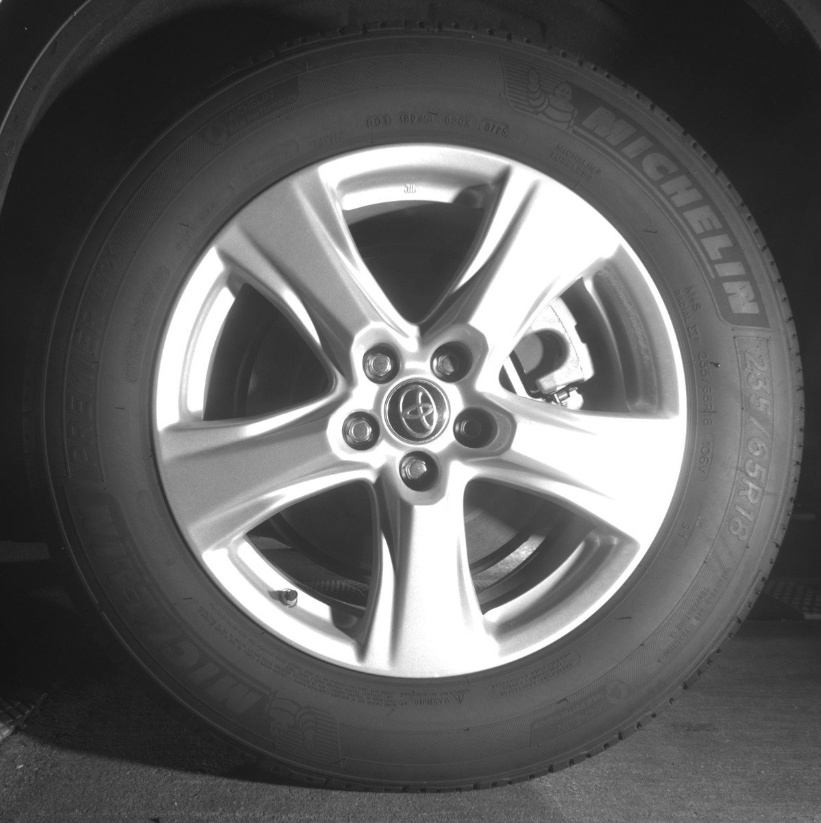 Used 2025 Toyota Highlander LE FWD image 14