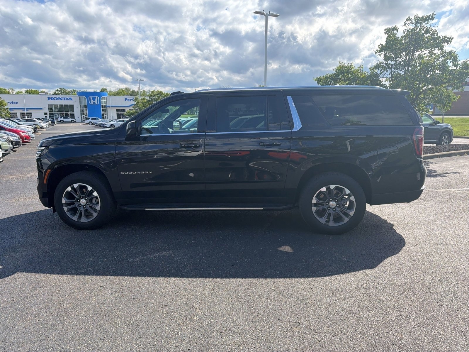 Used 2026 Chevrolet Suburban LS AWD/4WD image 12