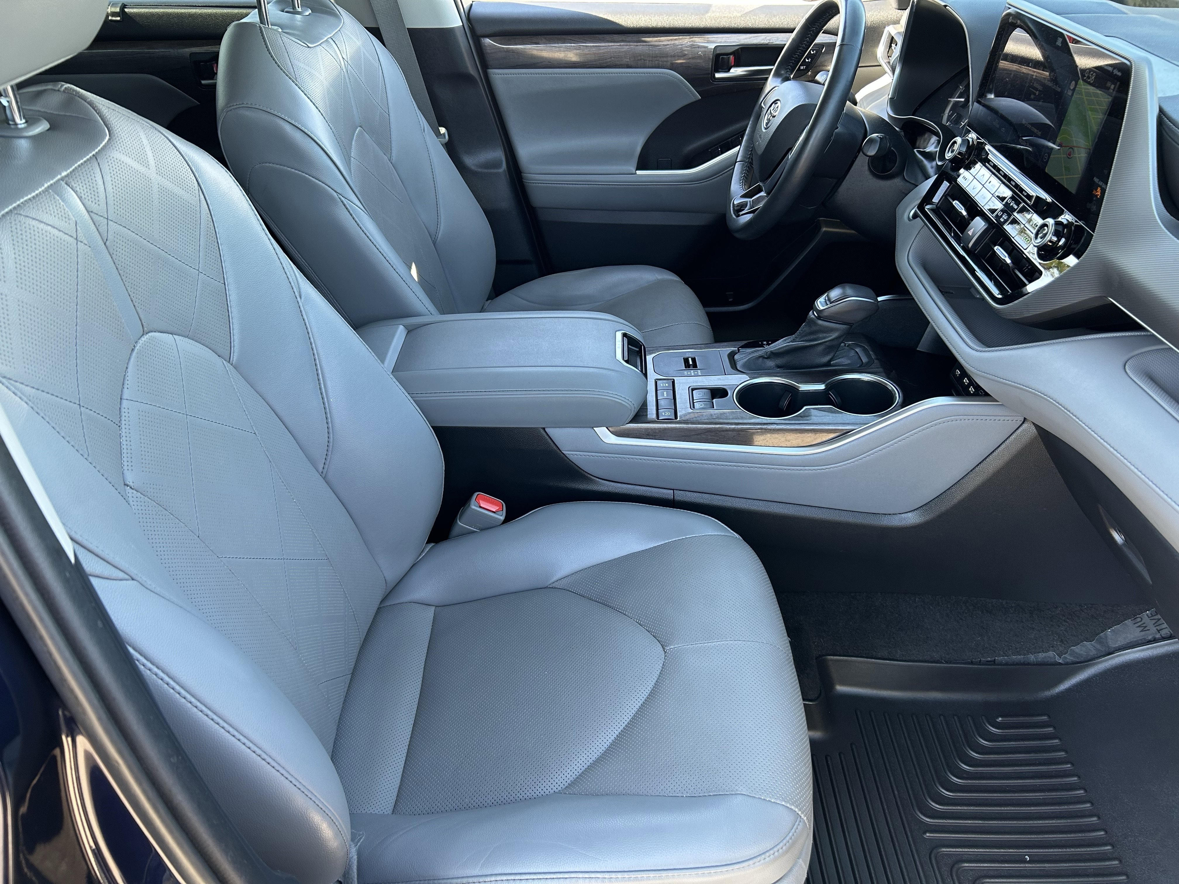 Used 2021 Toyota Highlander Platinum image 11