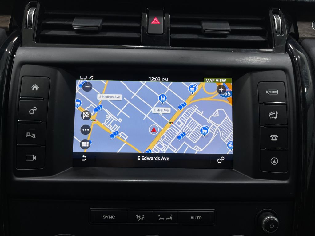 Used 2017 Land Rover Discovery SE image 10