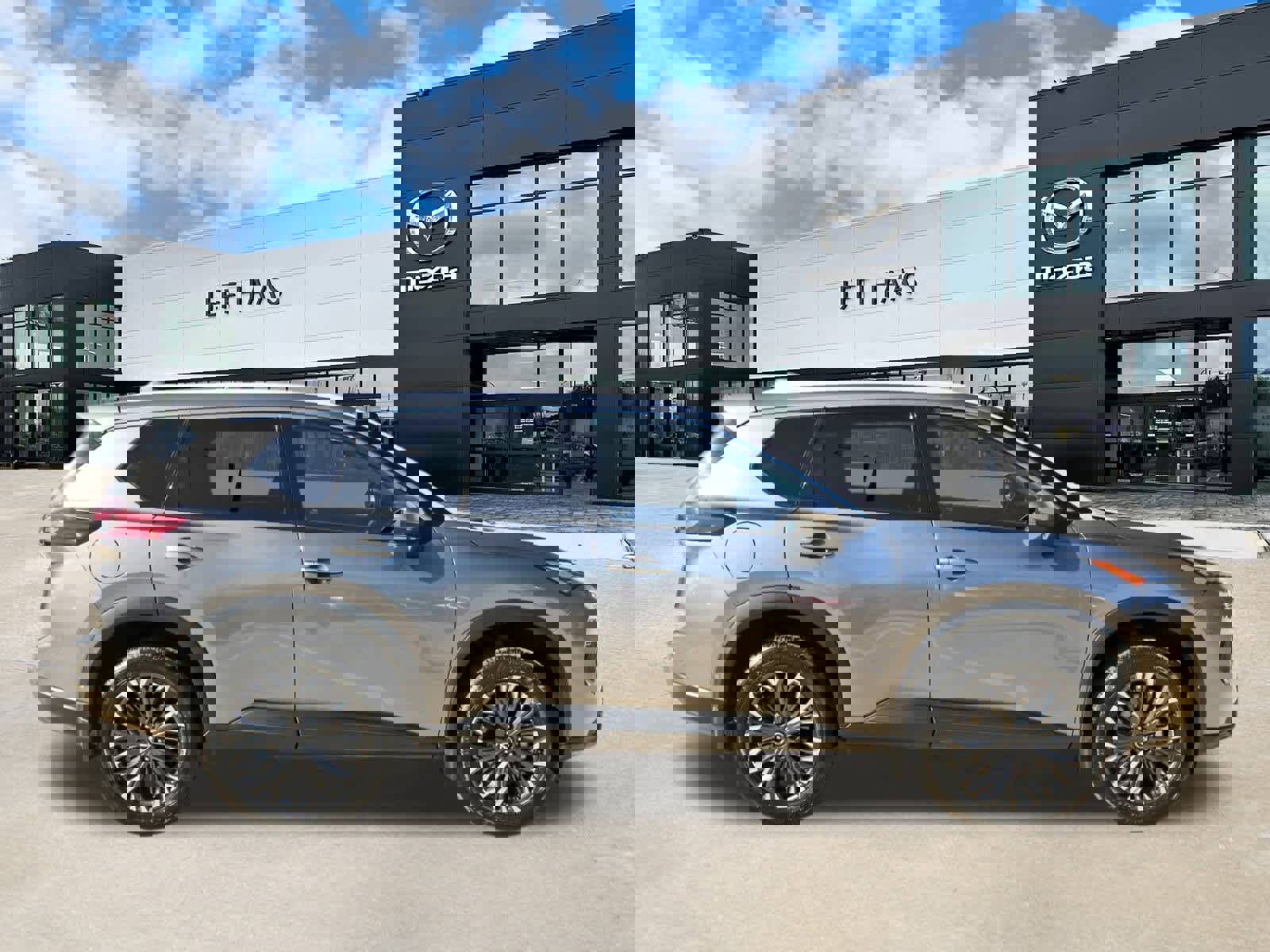 Used 2025 Nissan Rogue SL w/ Tech Package image 5