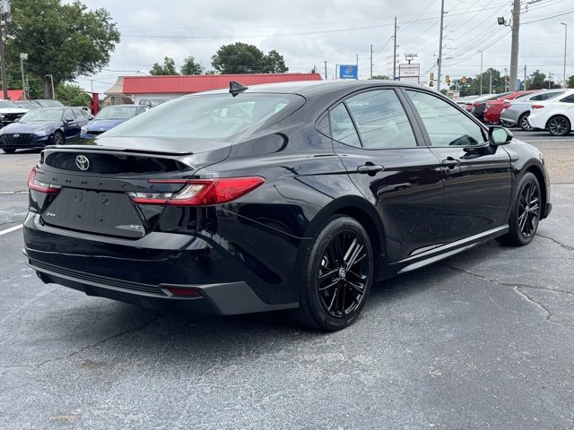Used 2025 Toyota Camry SE image 5