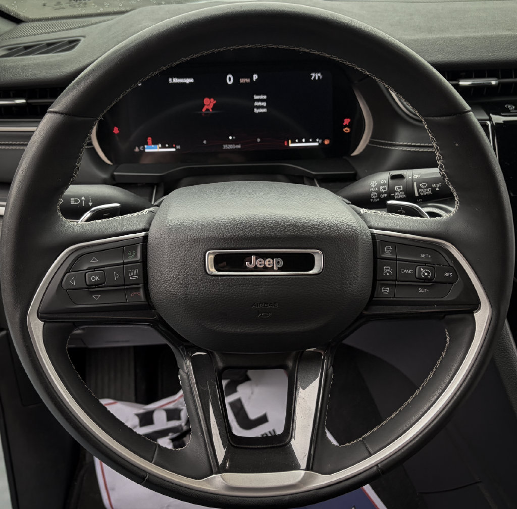Used 2023 Jeep Grand Cherokee Altitude AWD/4WD image 10