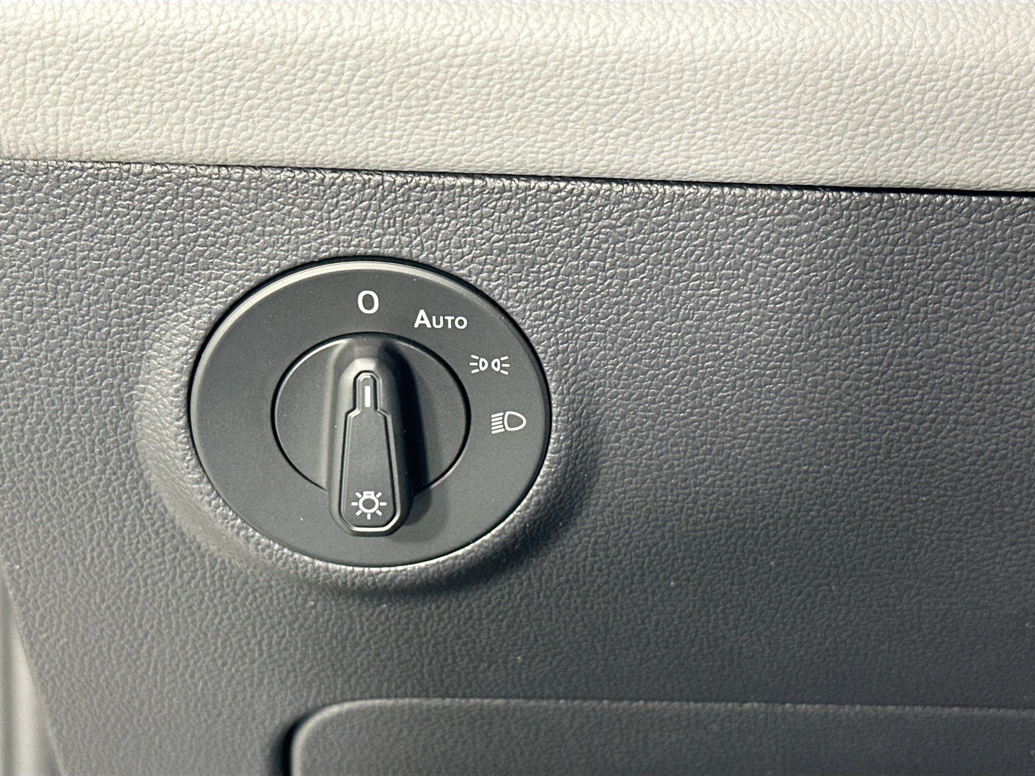 Used 2023 Volkswagen Taos SE image 10