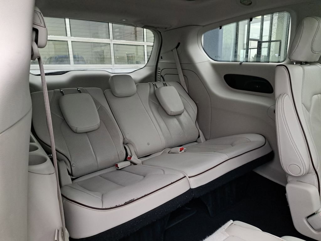 Used 2017 Chrysler Pacifica Limited image 15